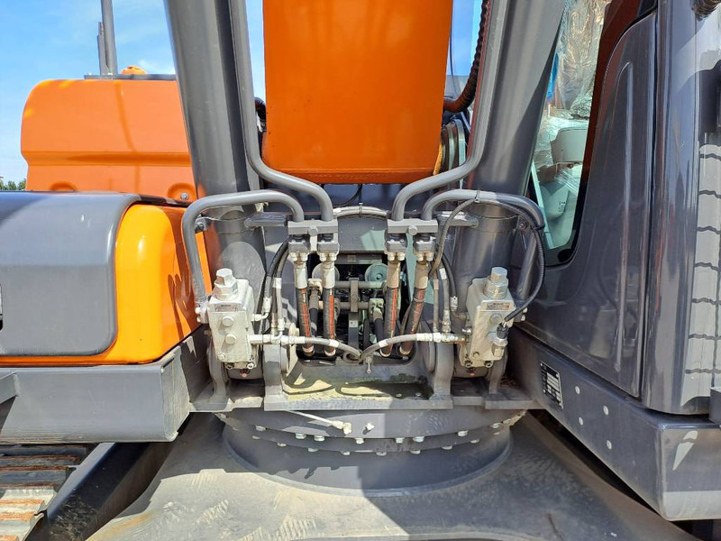 Escavadora de rastos novo Develon DX225LC-7M (4 pieces available): foto 10