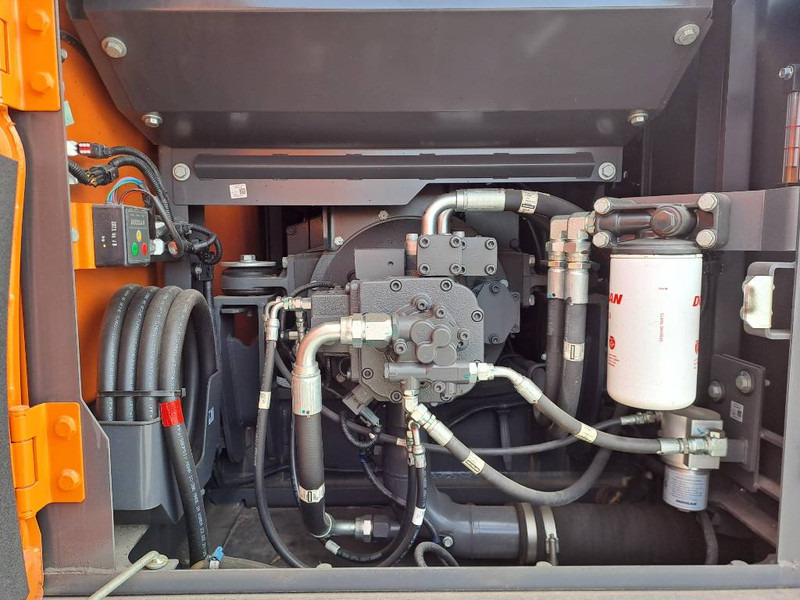 Escavadora de rastos novo Develon DX225LC-7M (4 pieces available): foto 15
