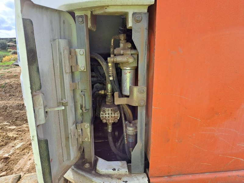 Escavadora de rastos Hitachi ZX135US: foto 16