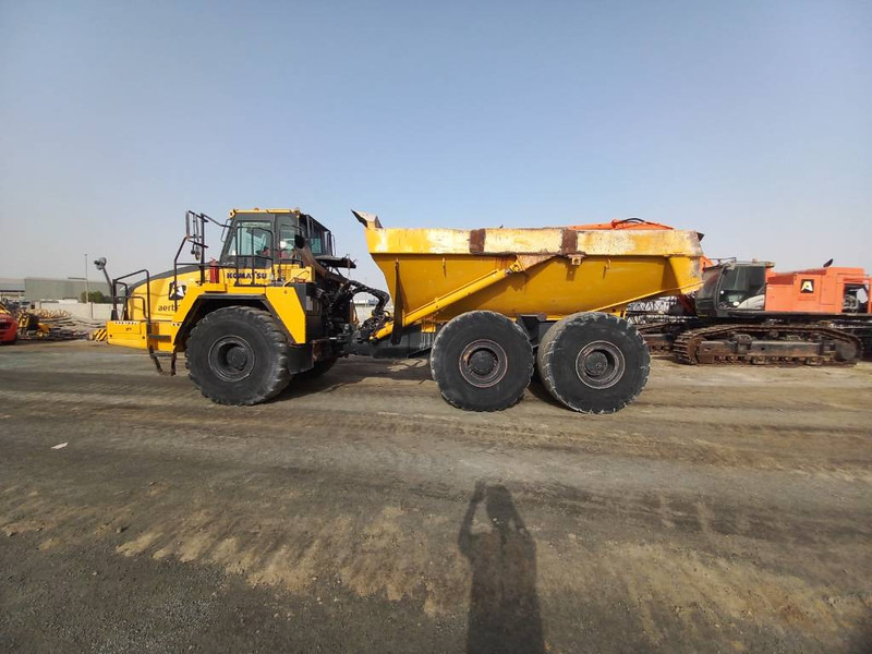 Komatsu HM400-3R (4 pcs available in Abu Dhabi) - Caminhão articulado: foto 1 Komatsu HM400-3R (4 pcs available in Abu Dhabi) - Caminhão articulado: foto 1