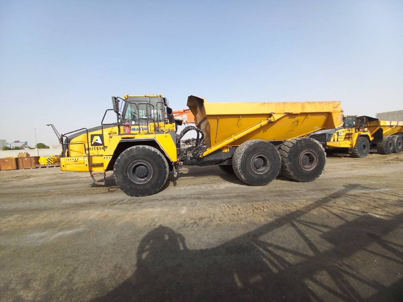 Komatsu HM400-3R (4 pcs available in Abu Dhabi) - Caminhão articulado: foto 1 Komatsu HM400-3R (4 pcs available in Abu Dhabi) - Caminhão articulado: foto 1