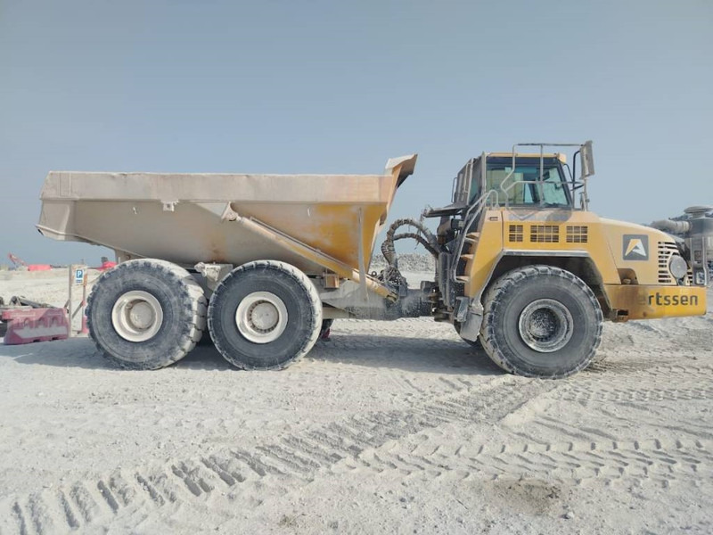 Komatsu HM400-3R (4 pieces available in Abu Dhabi) - Caminhão articulado: foto 2 Komatsu HM400-3R (4 pieces available in Abu Dhabi) - Caminhão articulado: foto 2