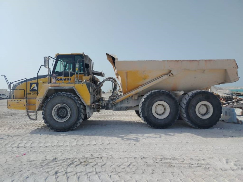 Komatsu HM400-3R (4 pieces available in Abu Dhabi) - Caminhão articulado: foto 1 Komatsu HM400-3R (4 pieces available in Abu Dhabi) - Caminhão articulado: foto 1