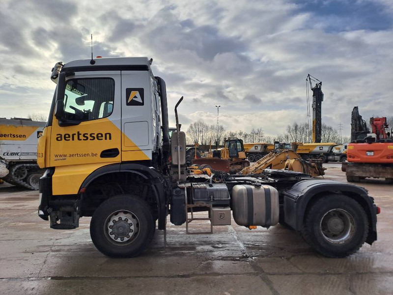 Mercedes-Benz Arocs 2045 - Tractor: foto 1 Mercedes-Benz Arocs 2045 - Tractor: foto 1