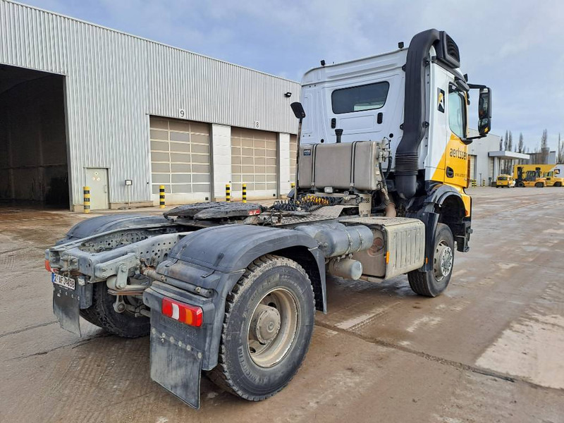 Mercedes-Benz Arocs 2045 - Tractor: foto 4 Mercedes-Benz Arocs 2045 - Tractor: foto 4