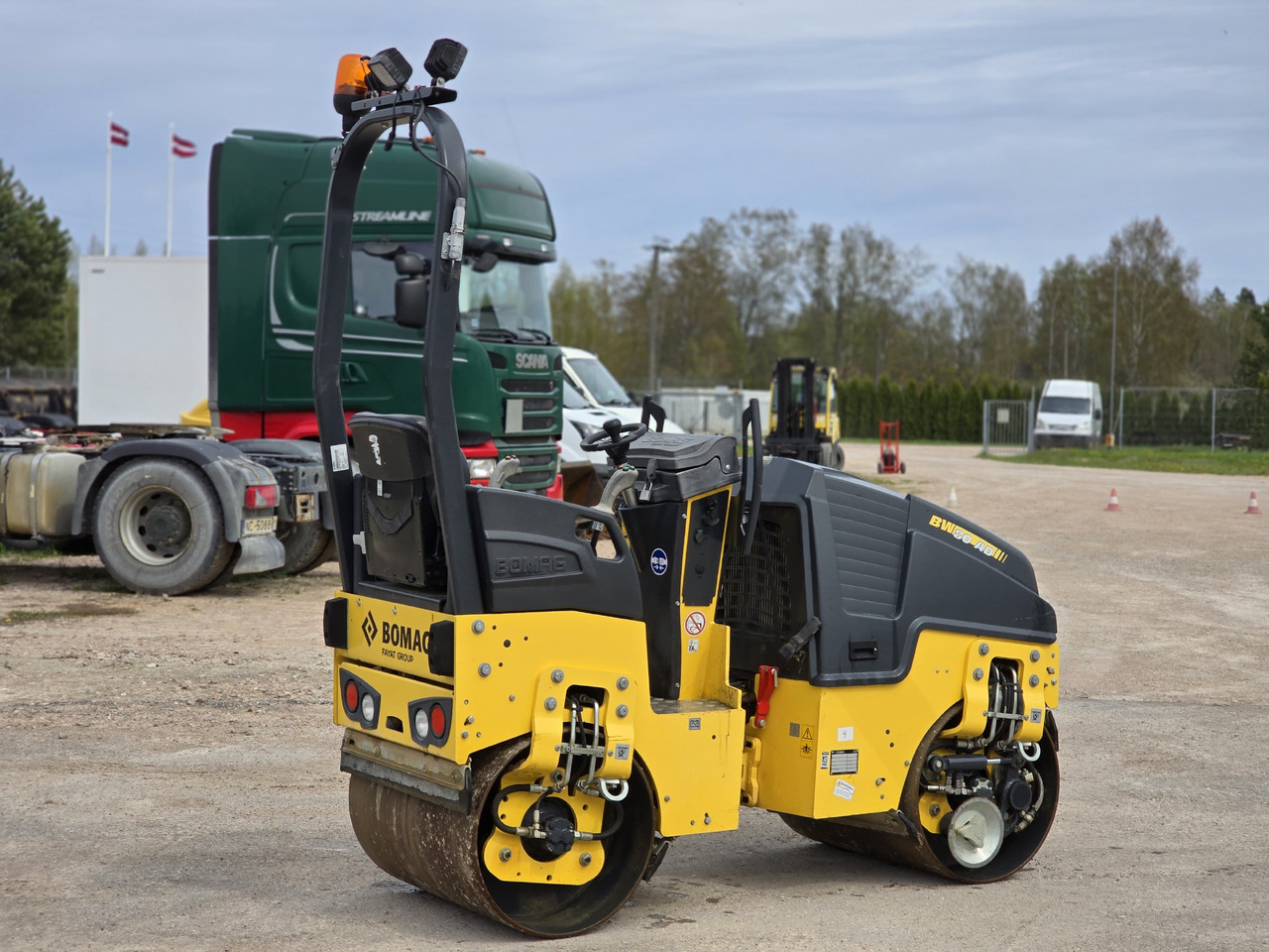 BOMAG BW80-AD5 - Compactador pequeno de asfalto: foto 3 BOMAG BW80-AD5 - Compactador pequeno de asfalto: foto 3