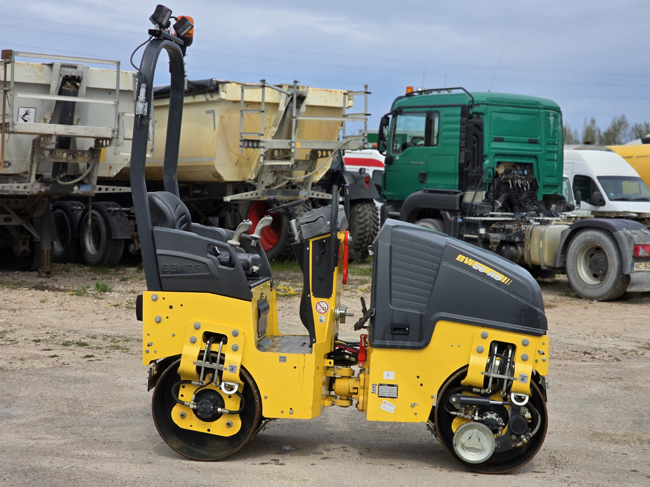 BOMAG BW80-AD5 - Compactador pequeno de asfalto: foto 2 BOMAG BW80-AD5 - Compactador pequeno de asfalto: foto 2