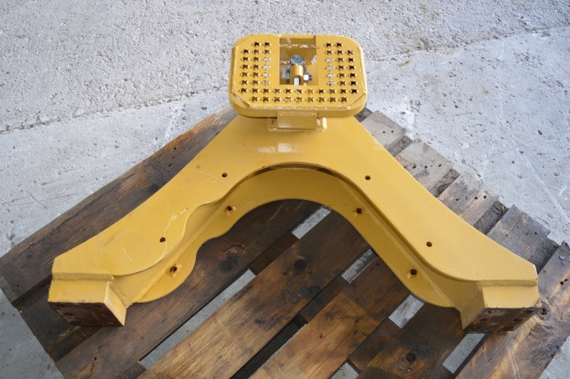 CATERPILLAR D5N Tow hook - Molinete para Buldôzer: foto 4 CATERPILLAR D5N Tow hook - Molinete para Buldôzer: foto 4