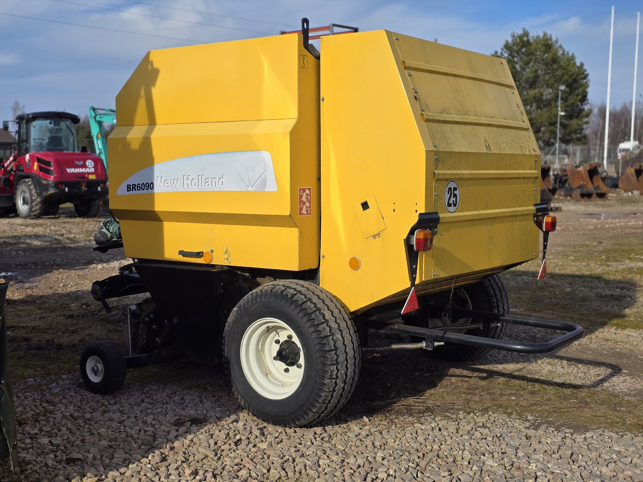 New Holland BR6090 - Enfardadeira de fardos redondos: foto 1 New Holland BR6090 - Enfardadeira de fardos redondos: foto 1