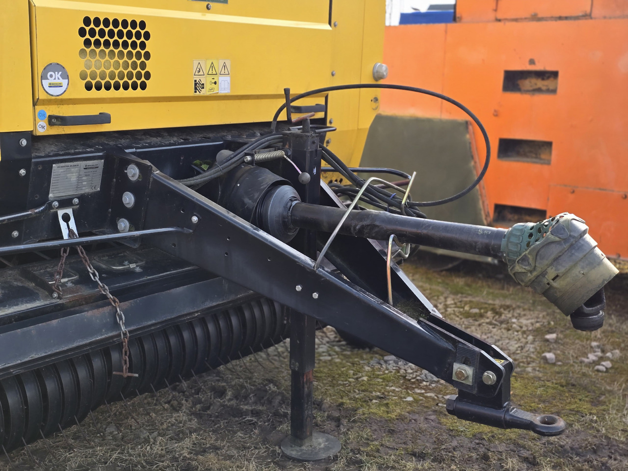 New Holland BR6090 - Enfardadeira de fardos redondos: foto 3 New Holland BR6090 - Enfardadeira de fardos redondos: foto 3