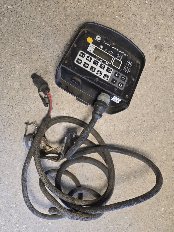 Enfardadeira de fardos redondos New Holland BR6090: foto 6