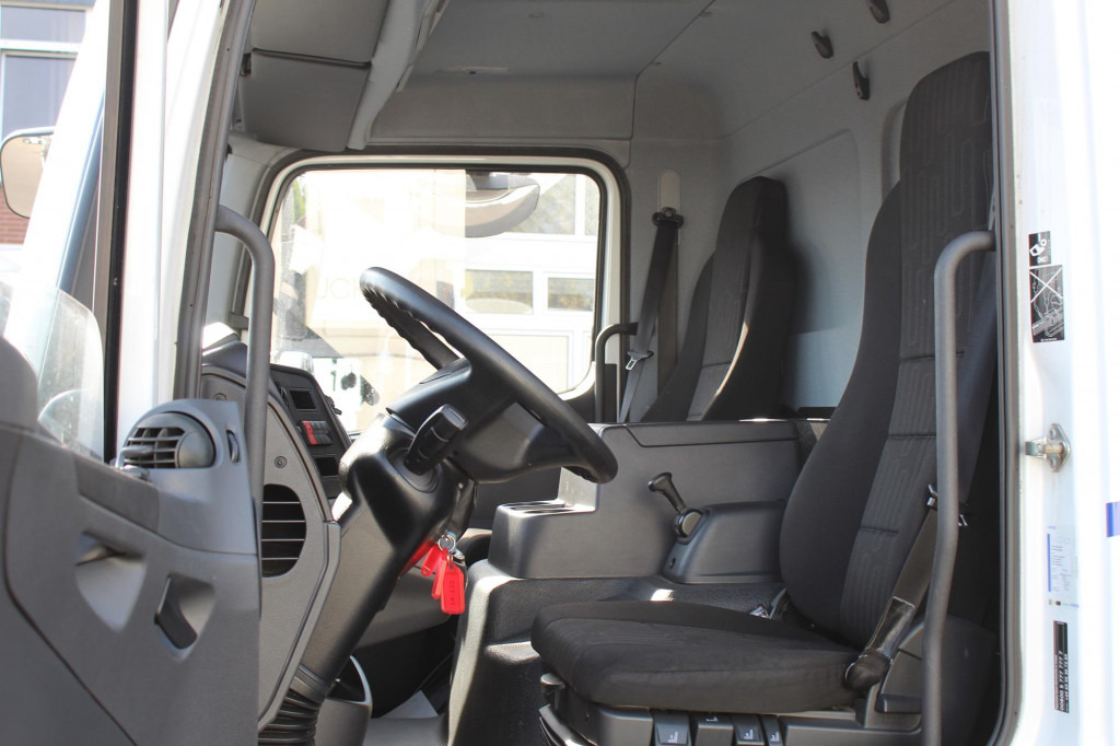Mercedes-Benz Atego 1221 E6 Koffer Klima LDW Schalter LBW - Camião: foto 5 Mercedes-Benz Atego 1221 E6 Koffer Klima LDW Schalter LBW - Camião: foto 5