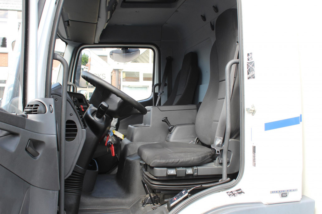 Mercedes-Benz Atego 1221 E6 Koffer Klima LDW Schalter LBW - Camião: foto 5 Mercedes-Benz Atego 1221 E6 Koffer Klima LDW Schalter LBW - Camião: foto 5