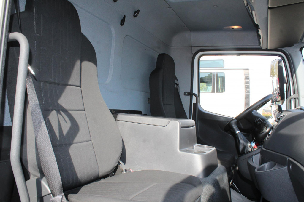 Mercedes-Benz Atego 1221 E6 Koffer Klima LDW Schalter LBW - Camião: foto 4 Mercedes-Benz Atego 1221 E6 Koffer Klima LDW Schalter LBW - Camião: foto 4