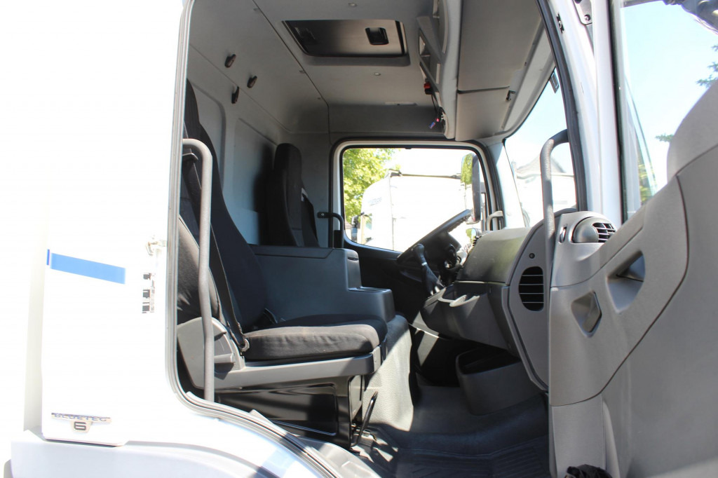 Mercedes-Benz Atego 1221 E6 Koffer Klima LDW Schalter LBW - Camião: foto 5 Mercedes-Benz Atego 1221 E6 Koffer Klima LDW Schalter LBW - Camião: foto 5