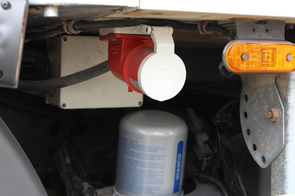 Renault Midlum 270 E5 TK T600R Strom LBW Seiten Tür FRC - Camião: foto 4 Renault Midlum 270 E5 TK T600R Strom LBW Seiten Tür FRC - Camião: foto 4