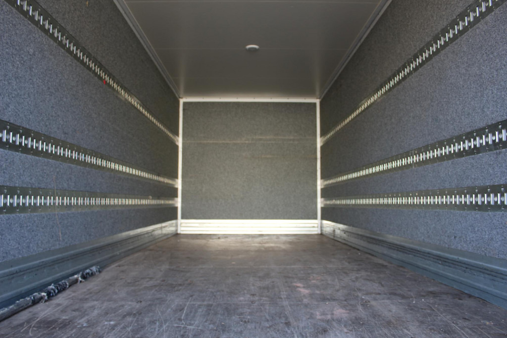 MAN TGL 12.250 Schlafkabine Standheizung Kühlbox LBW - Camião furgão: foto 2 MAN TGL 12.250 Schlafkabine Standheizung Kühlbox LBW - Camião furgão: foto 2