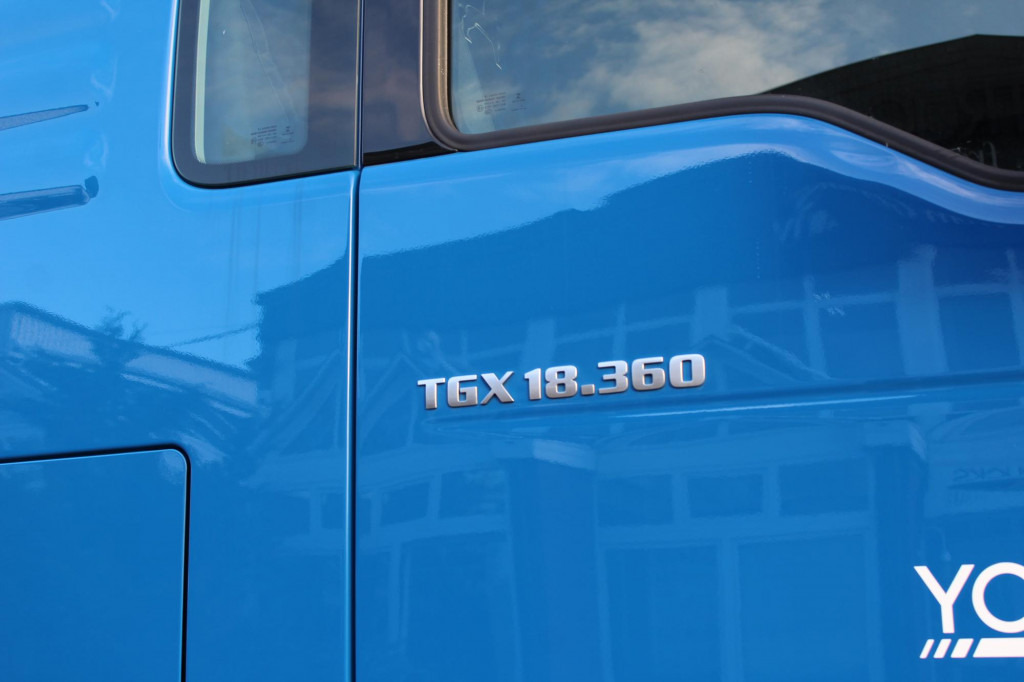 MAN TGX 18.360 Retarder Plane Edscha Aluwand - Camião de lona: foto 4 MAN TGX 18.360 Retarder Plane Edscha Aluwand - Camião de lona: foto 4