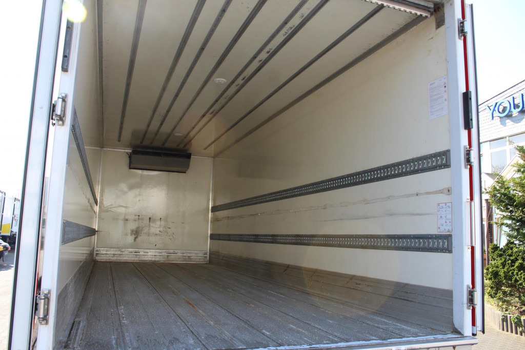 Mercedes-Benz Atego 1221 TK T-800R Tiefkühl Türen+LBW - Camião frigorífico: foto 2 Mercedes-Benz Atego 1221 TK T-800R Tiefkühl Türen+LBW - Camião frigorífico: foto 2