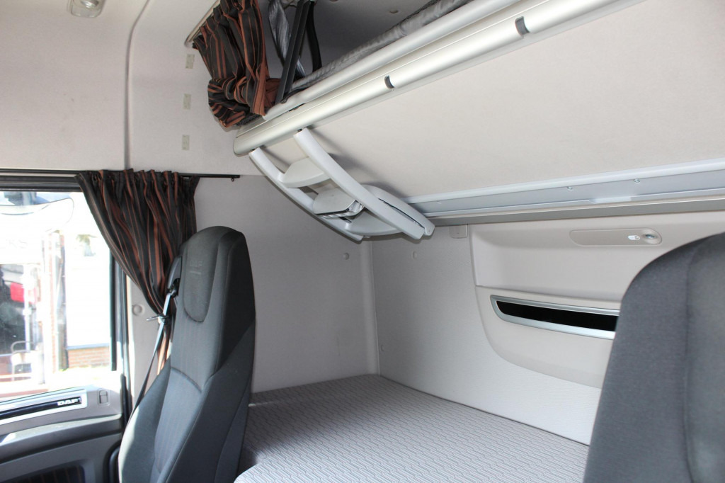 Tractor Daf XF 530 SC Retarder ACC LDWS Kühlbox Vollspoiler: foto 7 Tractor Daf XF 530 SC Retarder ACC LDWS Kühlbox Vollspoiler: foto 7