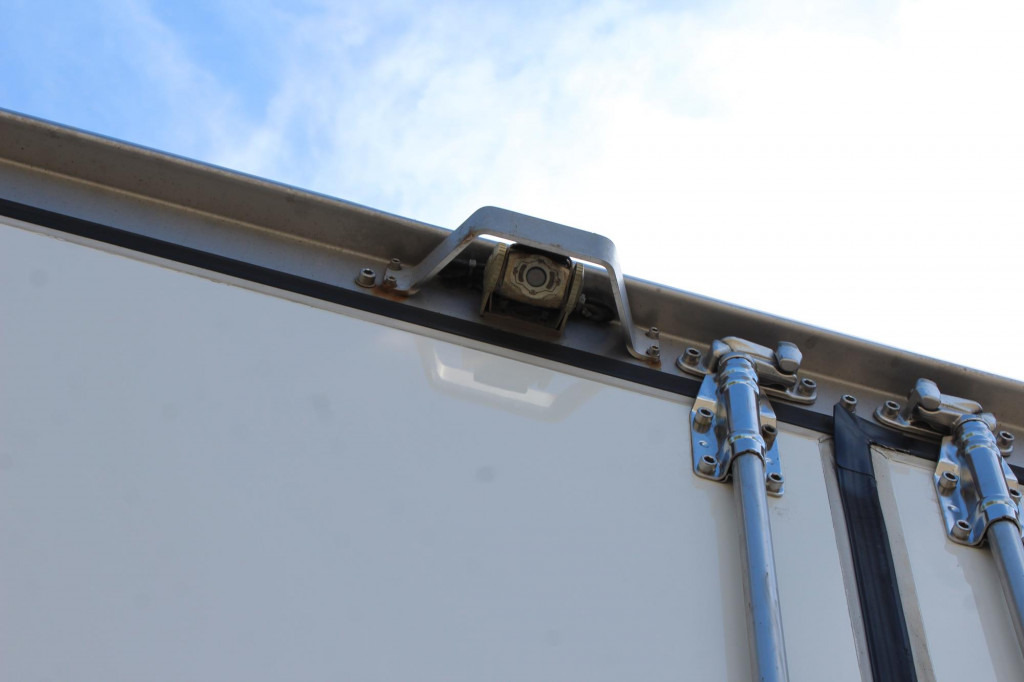 Volvo FL 260 E6 TK T800R 16t Strom Türen+LBW FRC - Camião frigorífico: foto 5 Volvo FL 260 E6 TK T800R 16t Strom Türen+LBW FRC - Camião frigorífico: foto 5