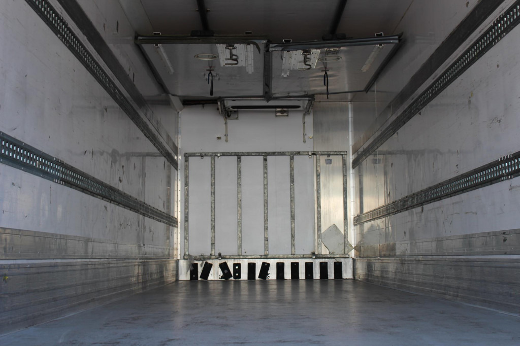 Volvo FM 420 E6 TK T-1200 Spect. Bi-Temp. Strom LBW TW - Camião frigorífico: foto 4 Volvo FM 420 E6 TK T-1200 Spect. Bi-Temp. Strom LBW TW - Camião frigorífico: foto 4