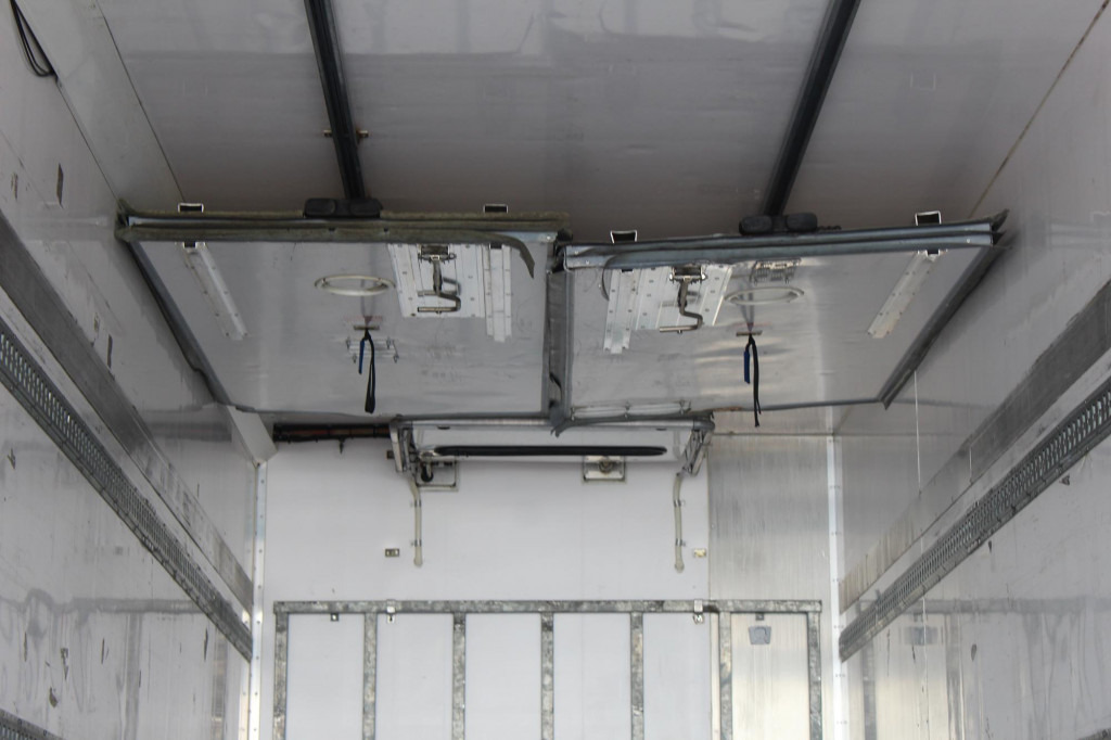 Volvo FM 420 TK T-1200R Bi-Temp Strom Türen LBW Klima - Camião frigorífico: foto 3 Volvo FM 420 TK T-1200R Bi-Temp Strom Türen LBW Klima - Camião frigorífico: foto 3