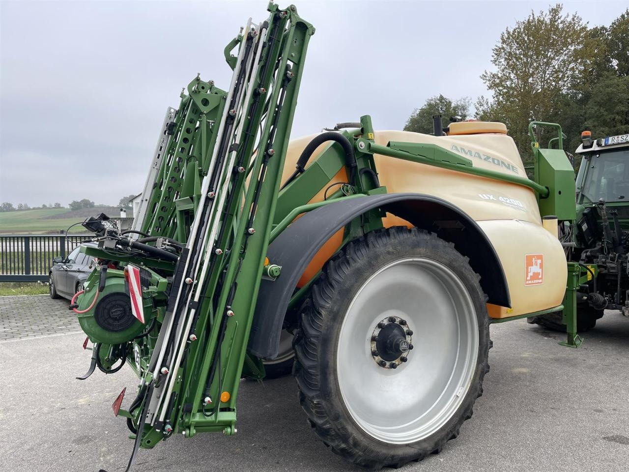 Amazone UX 4200 Special, Baujahr 2009 - Pulverizador de arrastar: foto 5 Amazone UX 4200 Special, Baujahr 2009 - Pulverizador de arrastar: foto 5