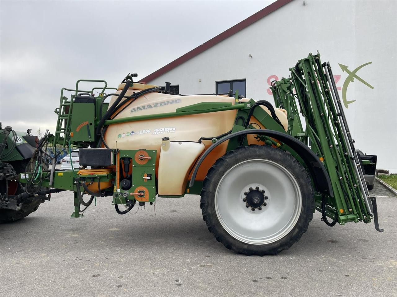 Amazone UX 4200 Special, Baujahr 2009 - Pulverizador de arrastar: foto 2 Amazone UX 4200 Special, Baujahr 2009 - Pulverizador de arrastar: foto 2