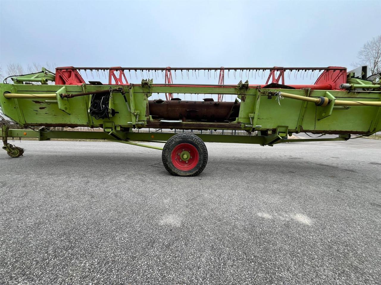 CLAAS Schneidwerk Claas C660 mit Autocontour, Transportwagen - Acessórios para Colhedora de forragem: foto 4 CLAAS Schneidwerk Claas C660 mit Autocontour, Transportwagen - Acessórios para Colhedora de forragem: foto 4