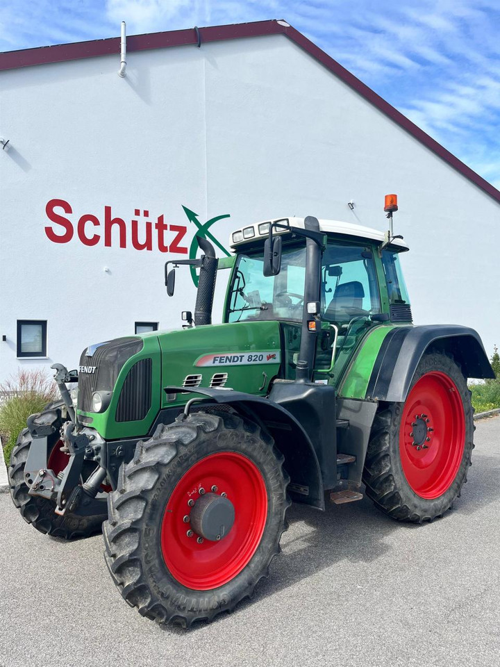 Fendt 820 Vario Com3 mit GPS / neuer Motor / 9647 Bh - Trator: foto 1 Fendt 820 Vario Com3 mit GPS / neuer Motor / 9647 Bh - Trator: foto 1
