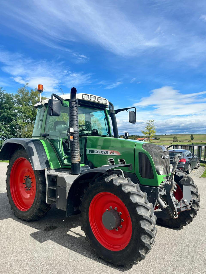Fendt 820 Vario Com3 mit GPS / neuer Motor / 9647 Bh - Trator: foto 5 Fendt 820 Vario Com3 mit GPS / neuer Motor / 9647 Bh - Trator: foto 5
