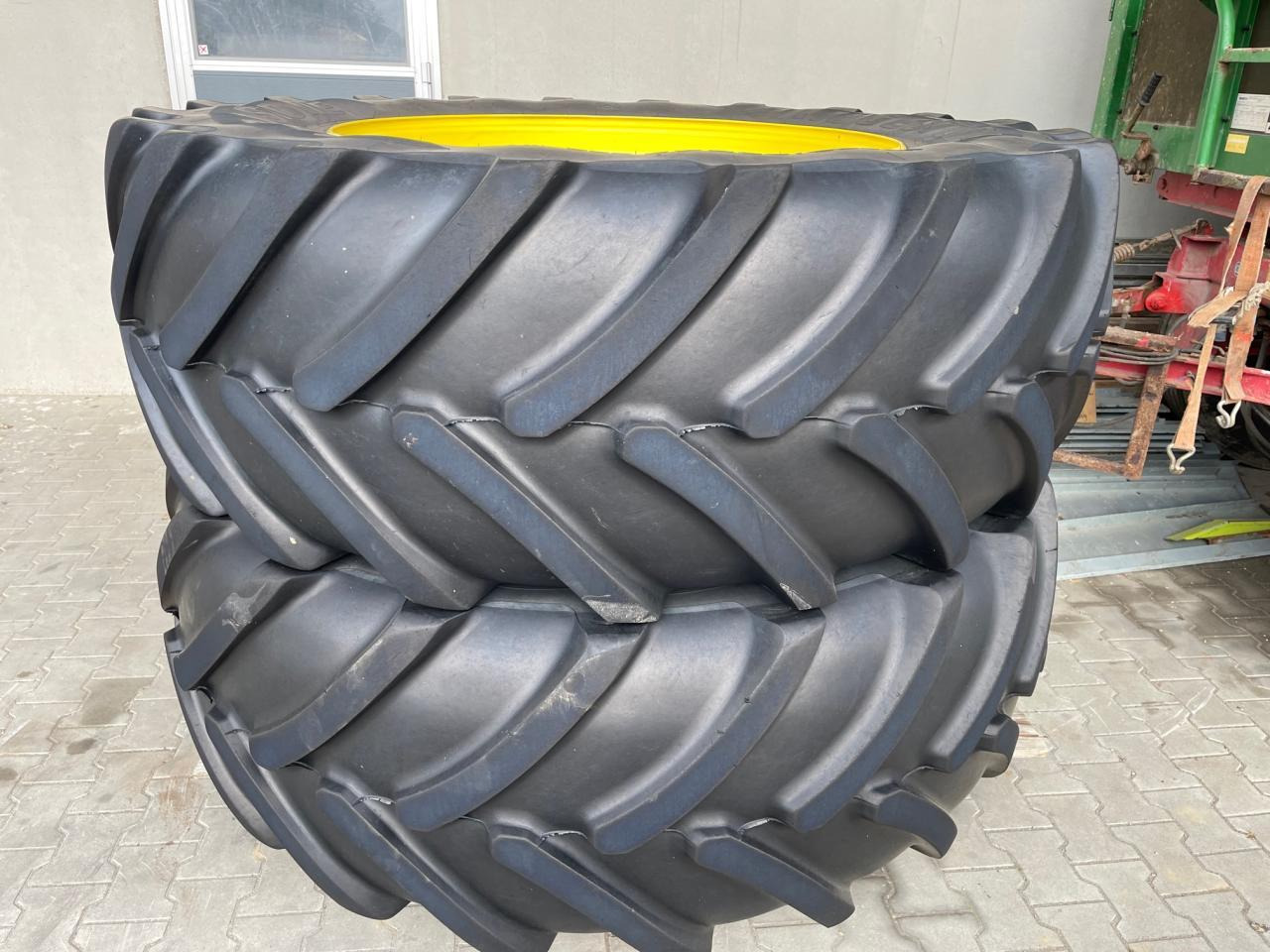 John Deere 6R250 Kompletträder 650/65 R42, Bridgestone Decken - Trator: foto 1 John Deere 6R250 Kompletträder 650/65 R42, Bridgestone Decken - Trator: foto 1