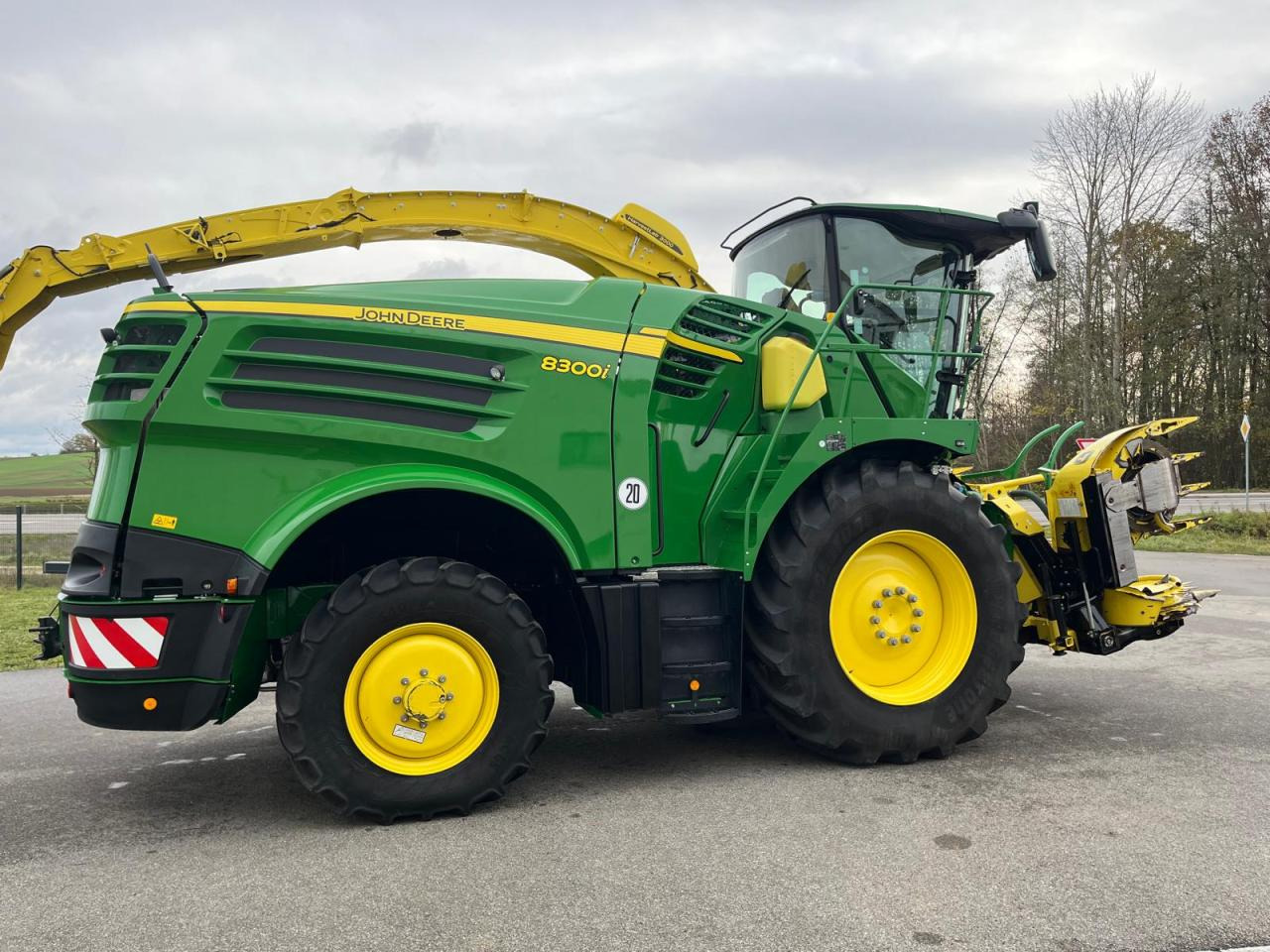 John Deere 8300i Feldhäcksler, Harvestlap, Pickup, Kemper, erst 910 Betriebsstunden, Baujahr 2018 - Picadora de forragem automotriz: foto 5 John Deere 8300i Feldhäcksler, Harvestlap, Pickup, Kemper, erst 910 Betriebsstunden, Baujahr 2018 - Picadora de forragem automotriz: foto 5