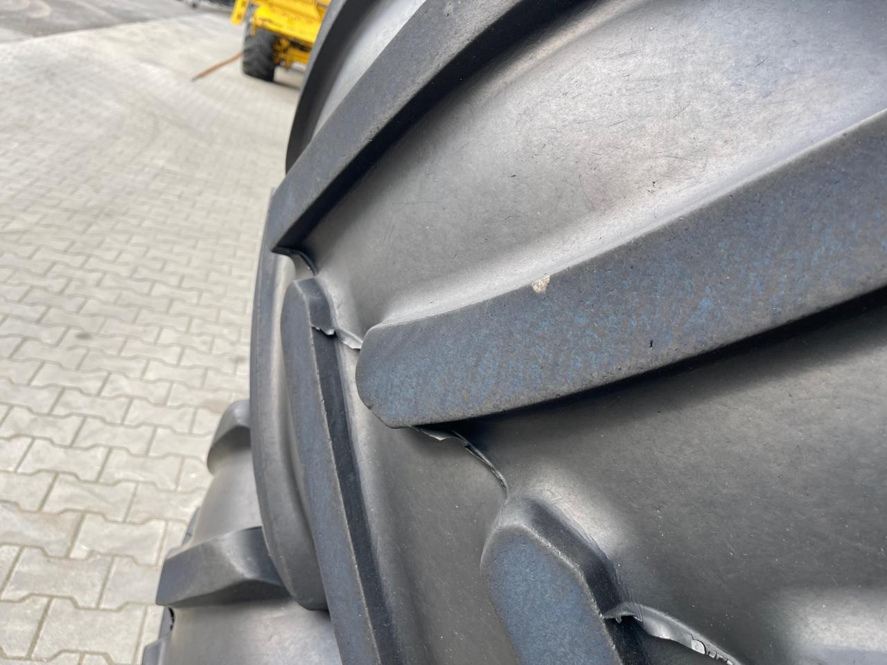 John Deere Kompletträder von 6R250, 650/65 R42 mit Bridgestone Decken aus 2019, ca. 50 % - Trator: foto 5 John Deere Kompletträder von 6R250, 650/65 R42 mit Bridgestone Decken aus 2019, ca. 50 % - Trator: foto 5