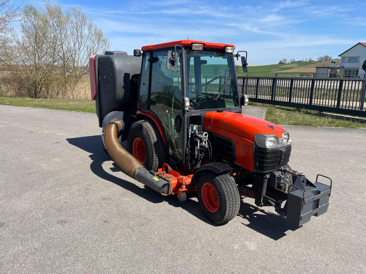 Kubota B3030 Rasenmäher mit Grüngutbehälter, Hochentlader - Cortador de grama: foto 5 Kubota B3030 Rasenmäher mit Grüngutbehälter, Hochentlader - Cortador de grama: foto 5