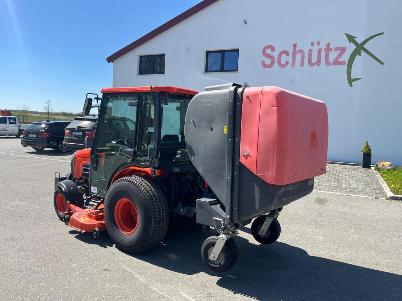 Kubota B3030 Rasenmäher mit Grüngutbehälter, Hochentlader - Cortador de grama: foto 3 Kubota B3030 Rasenmäher mit Grüngutbehälter, Hochentlader - Cortador de grama: foto 3