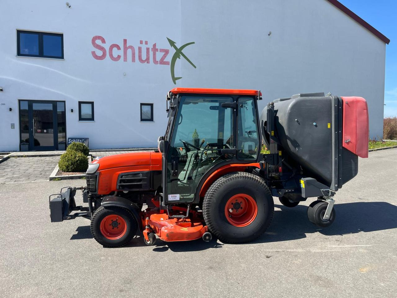 Kubota B3030 Rasenmäher mit Grüngutbehälter, Hochentlader - Cortador de grama: foto 1 Kubota B3030 Rasenmäher mit Grüngutbehälter, Hochentlader - Cortador de grama: foto 1