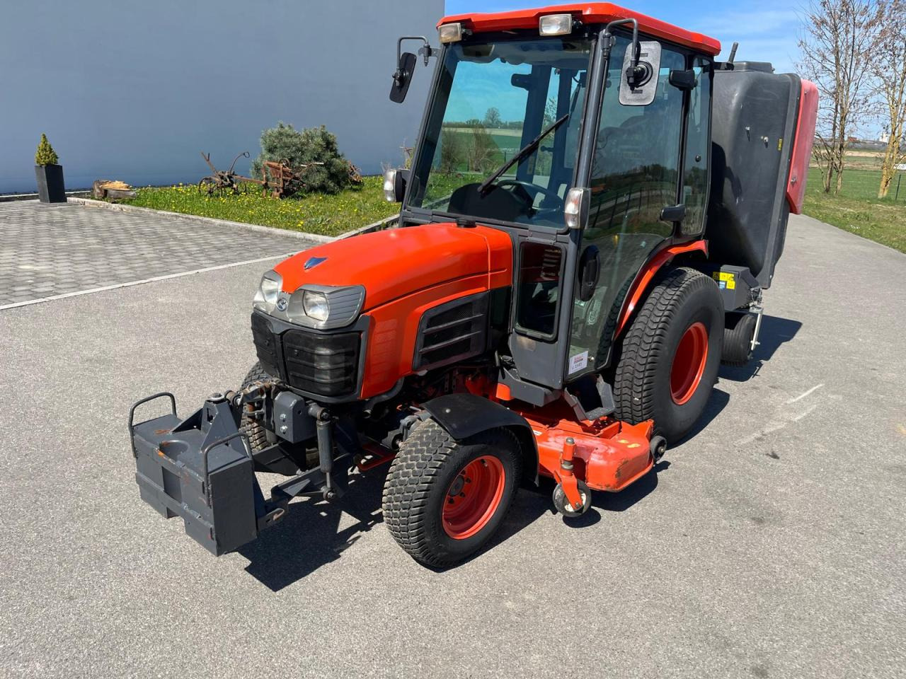 Kubota B3030 Rasenmäher mit Grüngutbehälter, Hochentlader - Cortador de grama: foto 2 Kubota B3030 Rasenmäher mit Grüngutbehälter, Hochentlader - Cortador de grama: foto 2
