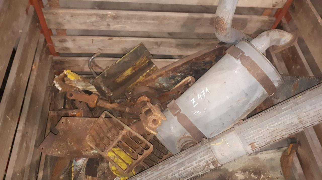 Fendt Brandteile von Fendt 515 Favorit - Peça de reposição: foto 1 Fendt Brandteile von Fendt 515 Favorit - Peça de reposição: foto 1