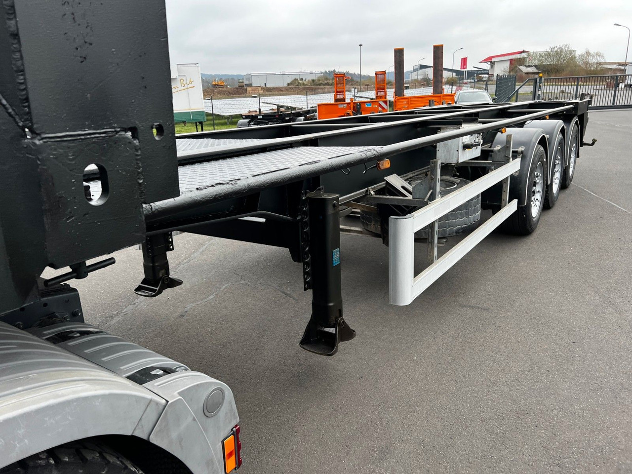 H&W 3- Achs Auflieger für Presscontainer H&W 3- Achs Auflieger für Presscontainer - Semi-reboque transportador de contêineres/ Caixa móvel: foto 4 H&W 3- Achs Auflieger für Presscontainer H&W 3- Achs Auflieger für Presscontainer - Semi-reboque transportador de contêineres/ Caixa móvel: foto 4