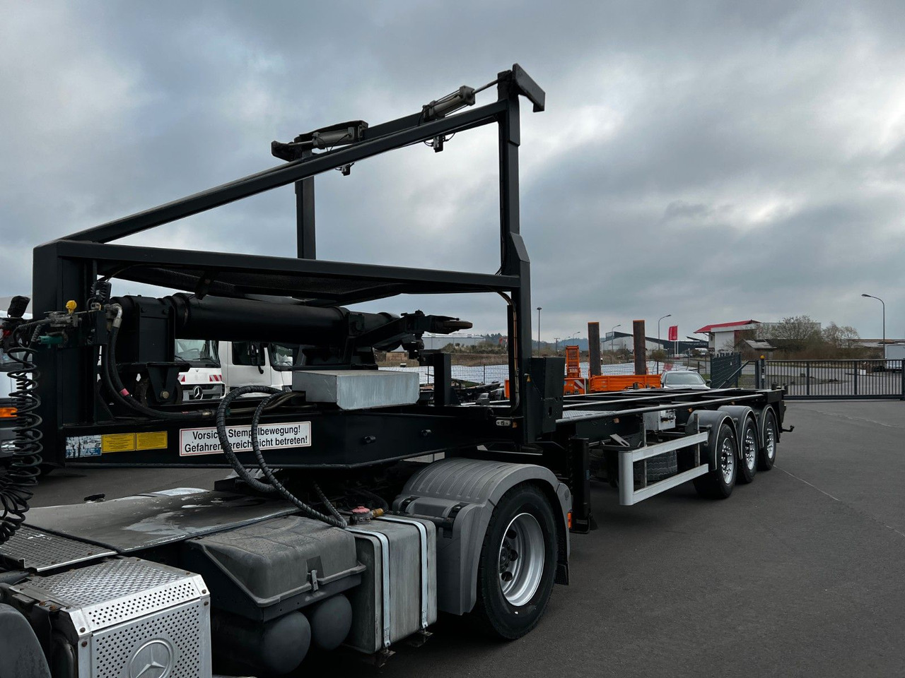 H&W 3- Achs Auflieger für Presscontainer H&W 3- Achs Auflieger für Presscontainer - Semi-reboque transportador de contêineres/ Caixa móvel: foto 2 H&W 3- Achs Auflieger für Presscontainer H&W 3- Achs Auflieger für Presscontainer - Semi-reboque transportador de contêineres/ Caixa móvel: foto 2