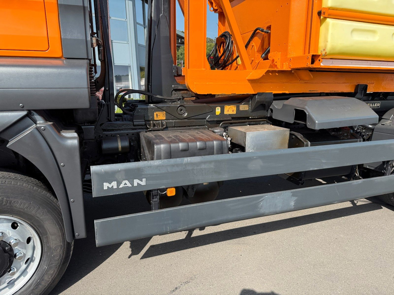 MAN TGA 18.350 4x4 Meiler Abroller RK 14.45 Winterd. - Camião polibenne: foto 5 MAN TGA 18.350 4x4 Meiler Abroller RK 14.45 Winterd. - Camião polibenne: foto 5