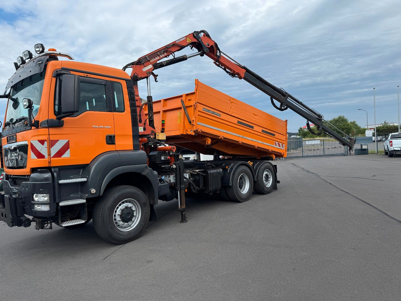 MAN TGS 28.400 6x4-4 BL Kipper / Kran / Winterdienst - Camião basculante, Camião grua: foto 1 MAN TGS 28.400 6x4-4 BL Kipper / Kran / Winterdienst - Camião basculante, Camião grua: foto 1
