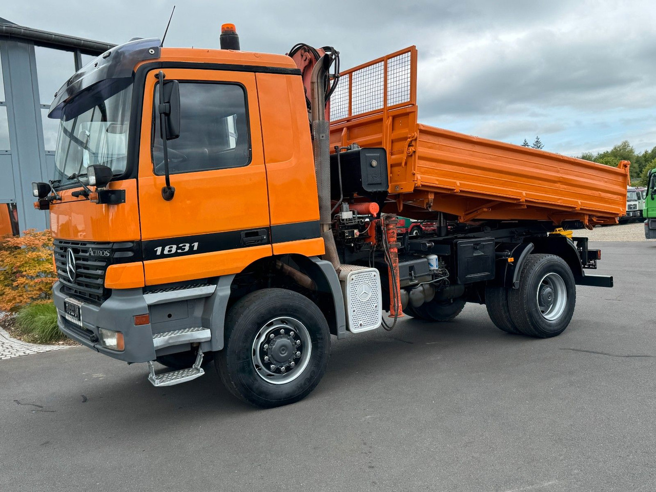 Mercedes-Benz Actros 1831 4x4 Kipper - Kran- Kupplung- Blattfe - Camião basculante, Camião grua: foto 1 Mercedes-Benz Actros 1831 4x4 Kipper - Kran- Kupplung- Blattfe - Camião basculante, Camião grua: foto 1