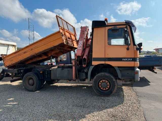 Mercedes-Benz Actros 1831 4x4 Kipper - Kran- Kupplung- Blattfe - Camião basculante, Camião grua: foto 1 Mercedes-Benz Actros 1831 4x4 Kipper - Kran- Kupplung- Blattfe - Camião basculante, Camião grua: foto 1