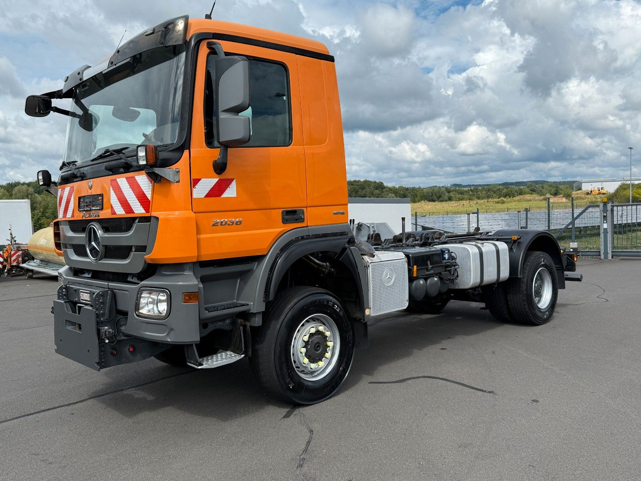 Mercedes-Benz Actros 2036 4x4 Dautelwechselsystem Winterdienst - Camião chassi: foto 1 Mercedes-Benz Actros 2036 4x4 Dautelwechselsystem Winterdienst - Camião chassi: foto 1