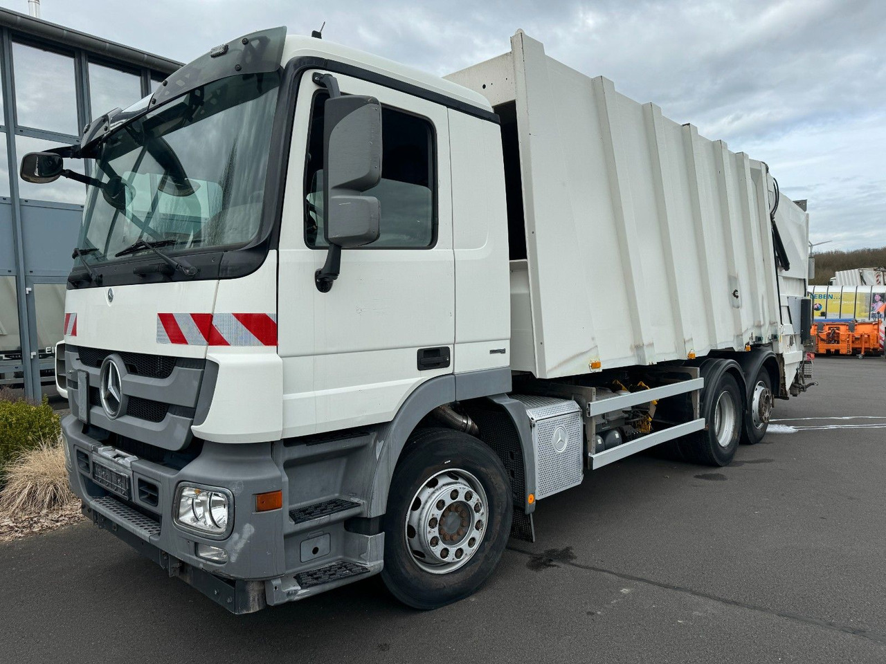 Mercedes-Benz Actros 2532 6x2 MP3 Faun Power Press 524 Mercedes-Benz Actros 2532 6x2 MP3 Faun Power Press 524 - Caminhão de lixo: foto 1 Mercedes-Benz Actros 2532 6x2 MP3 Faun Power Press 524 Mercedes-Benz Actros 2532 6x2 MP3 Faun Power Press 524 - Caminhão de lixo: foto 1