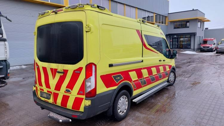 FORD TRANSIT 2,0TDI AMBULANCE KLIMA 1.2018 EURO 6, 3 UNITS - Ambulância: foto 3 FORD TRANSIT 2,0TDI AMBULANCE KLIMA 1.2018 EURO 6, 3 UNITS - Ambulância: foto 3