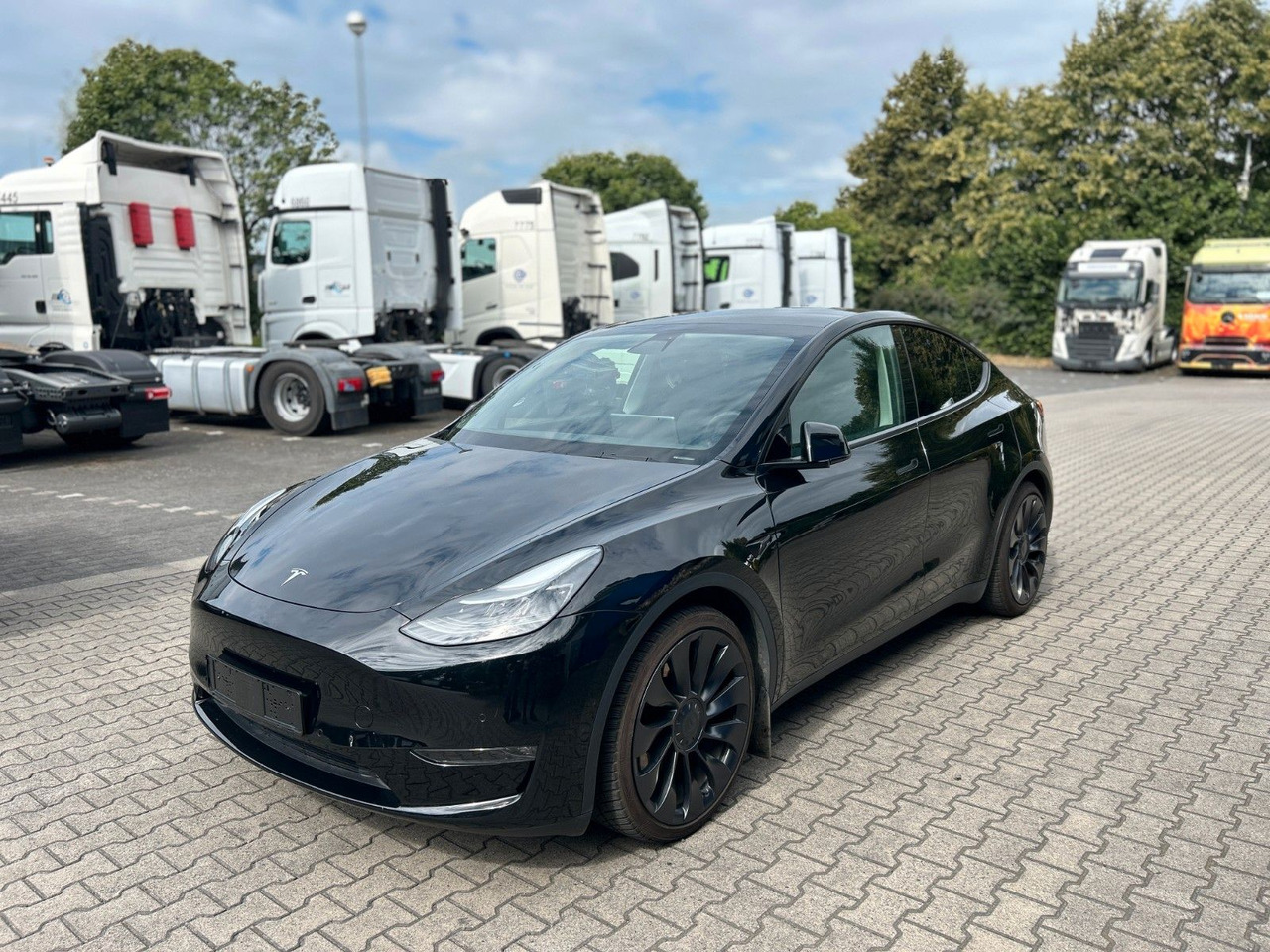 Tesla Model Y Performance Dual AWD - Sedan: foto 1 Tesla Model Y Performance Dual AWD - Sedan: foto 1